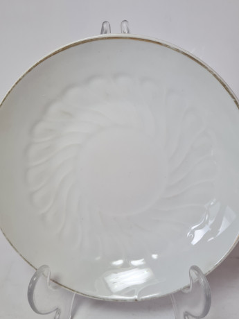 Белая фарфоровая тарелка с золотой каймой, 15 x 3 см, Германия, 1960-70гг.