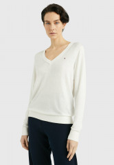 Tommy Hilfiger FLAG V-NECK Jumper weathered white ФЛАГ V-ОБРАЗНЫЙ ВЫРЕЗ джемперы выветрившийся белый