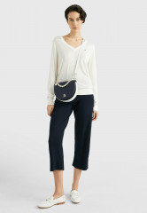 Tommy Hilfiger FLAG V-NECK Jumper weathered white ФЛАГ V-ОБРАЗНЫЙ ВЫРЕЗ джемперы выветрившийся белый