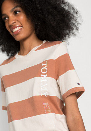 Tommy Hilfiger RUGBY TEE Print T-shirt rugby/canyon ФУТБОЛКА РЕГБИ Футболка с принтом регби/каньон