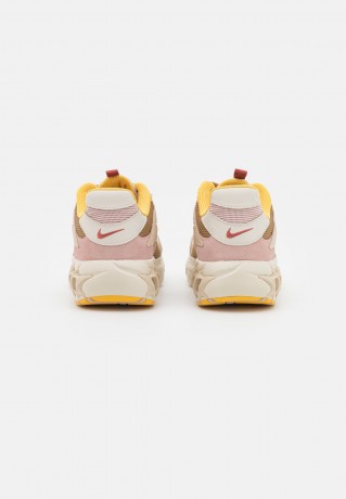 Nike Sportswear W ZOOM AIR FIRE Sneaker low light orewood brown/pink oxford/sesame/archaeo brown/solar flare/canyon rust W ZOOM AIR FIRE кроссовки женские низкие светлый коричневый цвет рудного дерева / розовый оксфорд / кунжут / архео-коричневый / солнеч