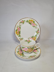 Im Stil von Retsch Wunsiedel Bavaria Фарфоровое чайное трио &quot;Розы&quot; в желто-розовых тонах, Германия, 1960-70гг.