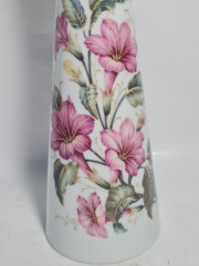 Ваза винтажная AK Kaiser &quot;Букет сиреневых цветов&quot;, фарфор, 30 см, Германия, 1970-80гг.