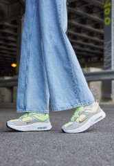 Nike Sportswear W AIR MAX BLISS NN Sneaker low volt/black metallic/silver summit/white cobblestone W AIR MAX BLISS NN Низкие кроссовки женские вольт/черный металлик/серебряная вершина/белый булыжник