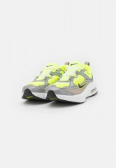 Nike Sportswear W AIR MAX BLISS NN Sneaker low volt/black metallic/silver summit/white cobblestone W AIR MAX BLISS NN Низкие кроссовки женские вольт/черный металлик/серебряная вершина/белый булыжник