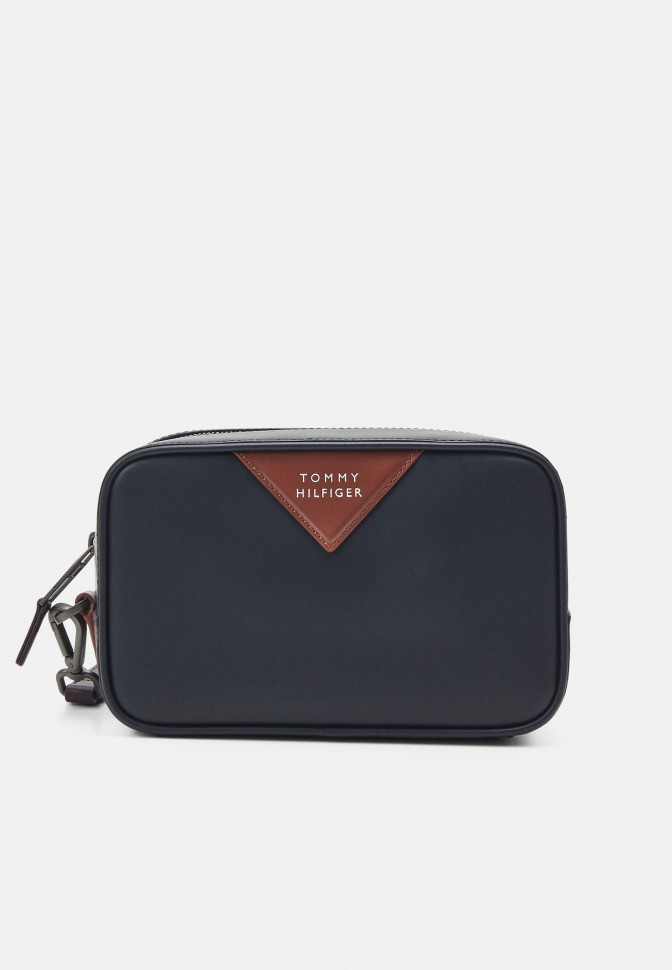 Tommy deals hilfiger washbag