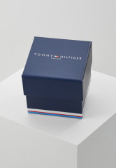 Tommy Hilfiger DRESSED UP Watch gold-coloured ОДЕЯЛАСЬ Смотреть золотого цвета