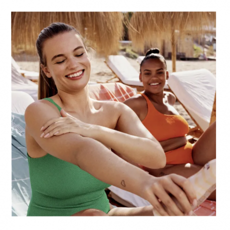 Hawaiian Tropic Glowing Protection Lotion LSF 30+, Солнцезащитный Лосьон для сияния кожи SPF 30+ с эффектом мягкого мерцания, тропический аромат, 75мл