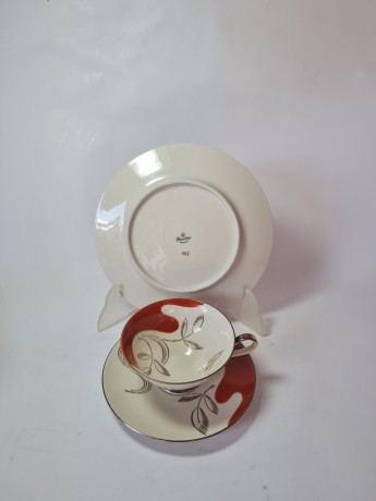 Bareuther Чайное трио с красным абстрактным рисунком и позолотой, ручная роспись, Германия, 1960-70гг.