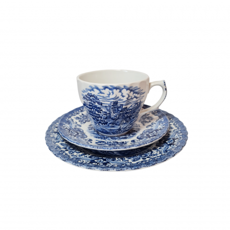 Чайный сервиз винтажный Ironstone England на 6 персон, белый фарфор с синим рисунком и цветочным орнаментом "Старинные загородные замки", Англия, 1960-70гг.