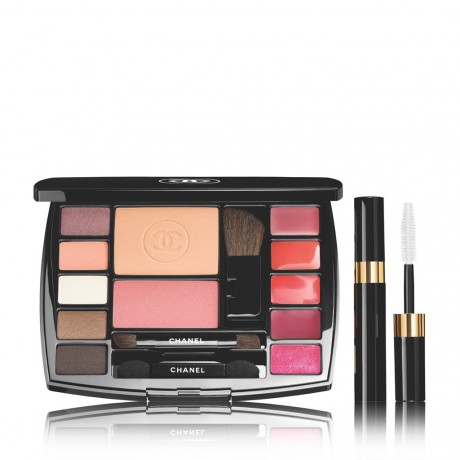 Палетка для макияжа лица, глаз и губ Chanel Travel Makeup Palette
