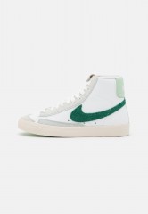 Nike Sportswear W BLAZER MID 77 Sneaker high summit white/gorge green/light silver/honeydew/moon fossil/light orewood brown W BLAZER MID 77 Высокие кроссовки женские вершина белый/зеленое ущелье/светло-серебристый/медвяная роса/лунная ископаемая/светло-ко