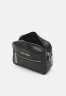 Tommy Hilfiger ICONIC CAMERA Across body bag black ICONIC CAMERA Сумка через плечо черный