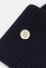 Tommy Hilfiger ELEVATED  BEANIE Beanie space blue ПОВЫШЕННАЯ ШАПКА Шапочка космический синий