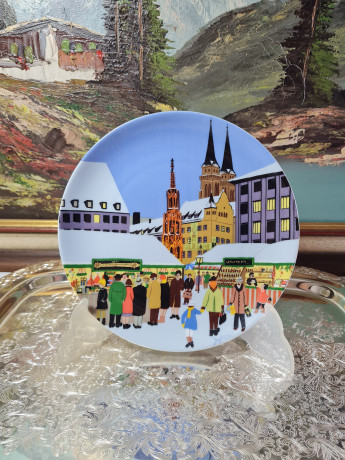 Тарелка декоративная винтажная Royal Tettau Bavaria "Рождественская ярмарка в Нюрнберге", фарфор, 19.5 см, Германия, 1970-80гг.