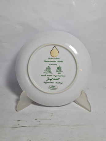 Тарелка декоративная винтажная Royal Tettau Bavaria "Рождественская ярмарка в Нюрнберге", фарфор, 19.5 см, Германия, 1970-80гг.