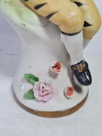 Статуэтка винтажная Im Stil Furstenberg "Юноша с птицей и цветами", фарфор, 21 см, Германия, 1960-70гг.