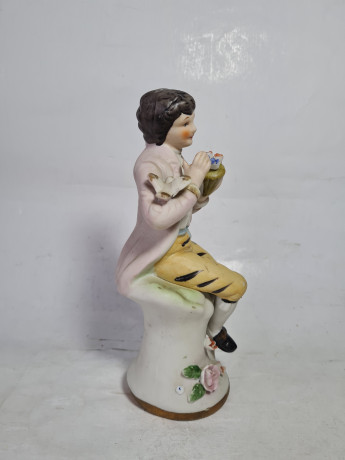 Статуэтка винтажная Im Stil Furstenberg "Юноша с птицей и цветами", фарфор, 21 см, Германия, 1960-70гг.
