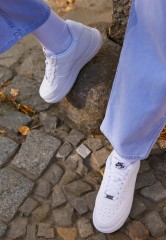 Nike Sportswear AIR FORCE 1 Sneaker low white/black/metallic silver AIR FORCE 1 Низкие кроссовки женские белый/черный/серебристый металлик