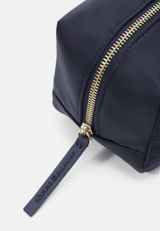 Tommy Hilfiger MY TOMMY IDOL Wash bag space blue MY TOMMY IDOL Сумка для стирки космический синий