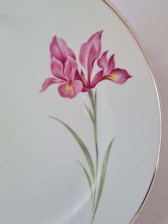 Блюдо винтажное PMR Bavaria Jaeger & CO, белый фарфор с розово-сине-желтым цветочным рисунком, 27 x 2,5 см, Германия, 1960-70гг.