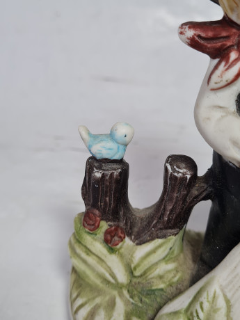 Статуэтка винтажная "Мальчик с метлой", ручная работа, фарфор, 14 см, Тайвань, 1970-80гг.