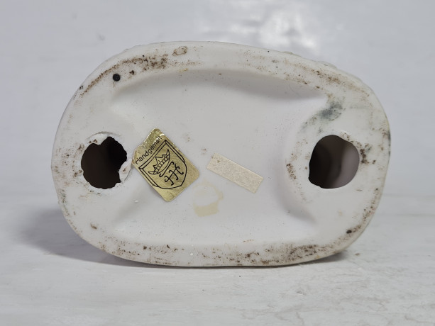 Статуэтка винтажная "Мальчик с метлой", ручная работа, фарфор, 14 см, Тайвань, 1970-80гг.