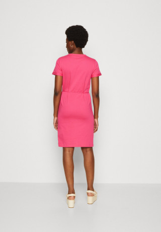 Tommy Hilfiger REGULAR SHORT DRESS Jersey dress bright cerise pink ОБЫЧНОЕ КОРОТКОЕ ПЛАТЬЕ Платье из джерси ярко-вишнево-розовый