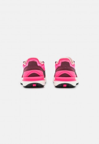 Nike Sportswear WAFFLE ONE Sneaker low hyper pink/black/dark beetroot/sail WAFFLE ONE кроссовки женские низкие гипер-розовый/черный/темно-свекольный/парусный