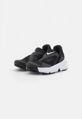 Nike Sportswear GO FLYEASE Sneaker low black/white GO FLYEASE Низкие кроссовки женские черно-белый