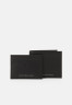 Tommy Hilfiger HOLDER & MINI WALLET SET Wallet black НАБОР ДЕРЖАТЕЛЯ И МИНИ-КОШЕЛЬКА Бумажник черный