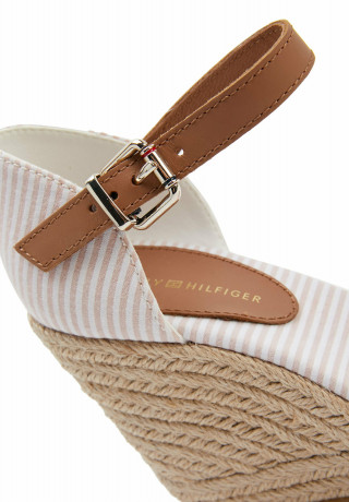 Tommy Hilfiger SEERSUCKER Wedge sandals seersucker soothing pink SEERSUCKER Босоножки на танкетке Сирсакер успокаивающий розовый