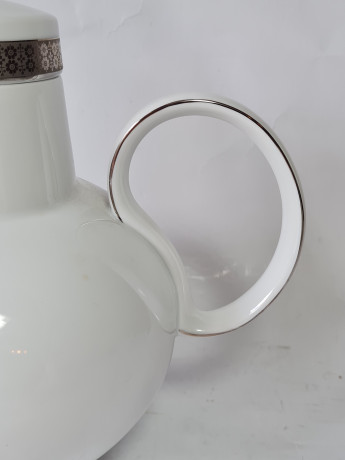 Чайник винтажный H&G Selb / Heinrich, белый фарфор с серебряным узором, 23 x 23 см, Германия, 1960-1970гг.