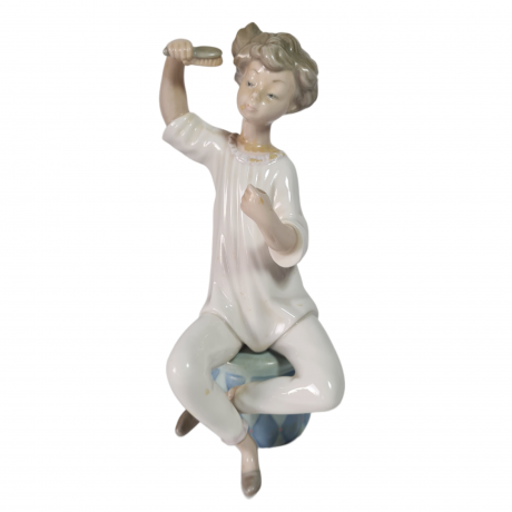 Статуэтка винтажная Liadro "Мальчик с расческой", ручная работа, фарфор, 21 см, Испания, 1970-80гг.