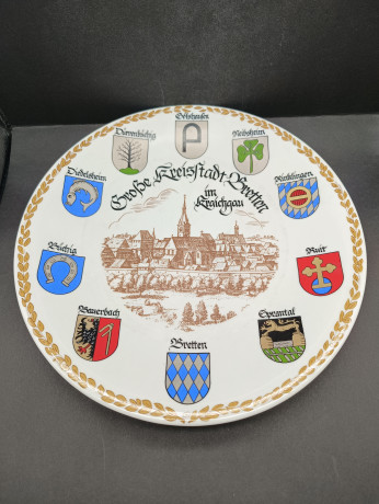 Тарелка сувенирная винтажная Lusa с гербами "Бреттен", фарфор, 30 см, Германия, 1970-80гг.