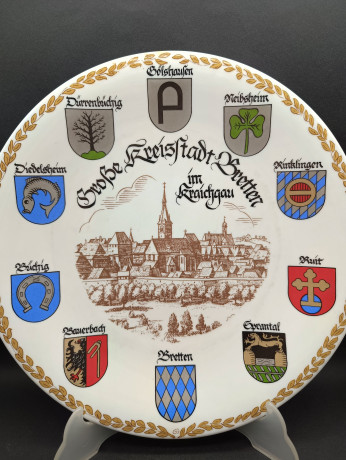 Тарелка сувенирная винтажная Lusa с гербами "Бреттен", фарфор, 30 см, Германия, 1970-80гг.