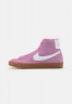 Nike Sportswear BLAZER MID 77 Sneaker high beyond pink/white/med brown/total orange BLAZER MID 77 Высокие кроссовки женские за гранью розового/белого/средне-коричневого/полного оранжевого