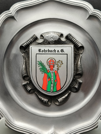 Тарелка декоративная винтажная "Герб общины Рорбах" / Серия "Геральдика", яркий декор, олово (95%), 23 см, Германия, 1970-80гг.