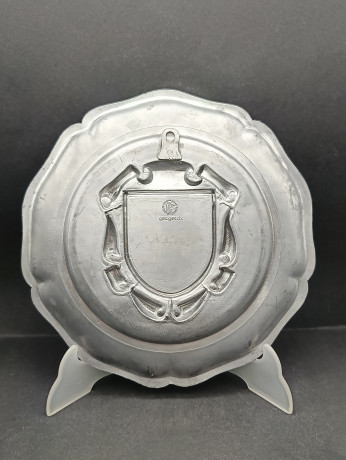 Тарелка декоративная винтажная "Герб общины Рорбах" / Серия "Геральдика", яркий декор, олово (95%), 23 см, Германия, 1970-80гг.