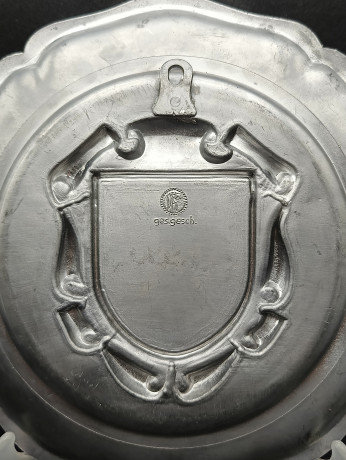 Тарелка декоративная винтажная "Герб общины Рорбах" / Серия "Геральдика", яркий декор, олово (95%), 23 см, Германия, 1970-80гг.