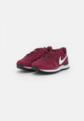 Nike Sportswear INTERNATIONALIST Sneaker low dark beetroot/white/black/pure platinum INTERNATIONALIST Низкие кроссовки женские темная свекла/белый/черный/чистая платина