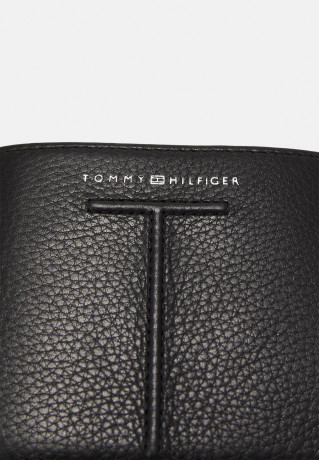 Tommy Hilfiger CENTRAL FLAP AND COIN UNISEX Wallet black ЦЕНТРАЛЬНЫЙ КЛАПАН И МОНЕТ УНИСЕКС Бумажник черный