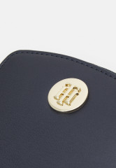 Tommy Hilfiger CHIC WALLET AND CHARM SET Keyring space blue НАБОР ШИКАРНЫЙ КОШЕЛЕК И ШАРМ Кольцо для ключей космический синий