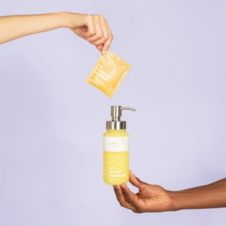 FUTURE STORIES Vorteilskit 3er Set Duschgel Pulver Mango & Orange inkl. Pumpspender  Комплект Advantage Kit из 3 гелей для душа в виде порошка манго и апельсина, включая дозатор с помпой