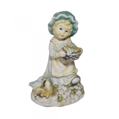 Статуэтка винтажная Im Stil Furstenberg &quot;Девочка с корзиной фруктов и птичками&quot;, фарфор, 13 см, Германия, 1960-70гг.
