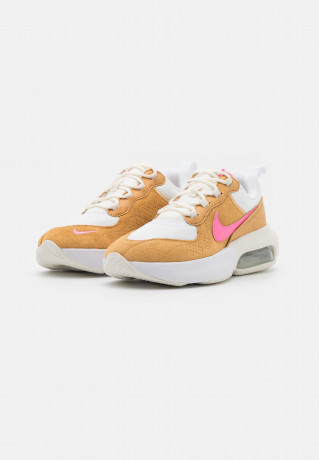 Nike Sportswear AIR MAX VERONA Sneaker low sail/electro orange/twine/white AIR MAX VERONA Низкие кроссовки женские парус/электро оранжевый/шпагат/белый