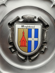 Тарелка декоративная винтажная &quot;Герб города Вагхойзель&quot; / Серия &quot;Геральдика&quot;, яркий декор, олово (95%), 23 см, Германия, 1970-80гг.