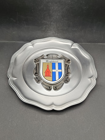 Тарелка декоративная винтажная "Герб города Вагхойзель" / Серия "Геральдика", яркий декор, олово (95%), 23 см, Германия, 1970-80гг.