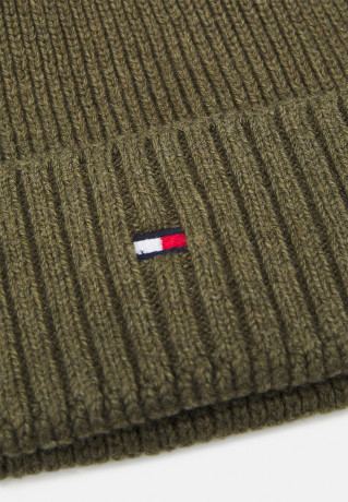 Tommy Hilfiger ESSENTIAL FLAG BEANIE UNISEX Beanie army green melange ESSENTIAL FLAG BEANIE UNISEX Шапочка армейский зеленый меланж