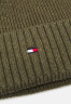 Tommy Hilfiger ESSENTIAL FLAG BEANIE UNISEX Beanie army green melange ESSENTIAL FLAG BEANIE UNISEX Шапочка армейский зеленый меланж